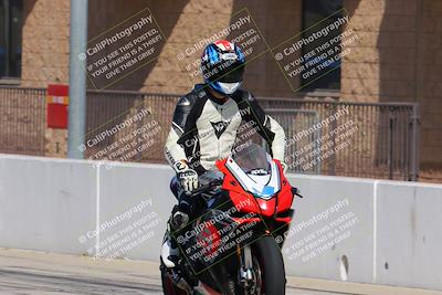 media/Aug-26-2022-Fastrack Riders (Fri) [[055e3b3c9d]]/level 2/Session 1 Start Finish/